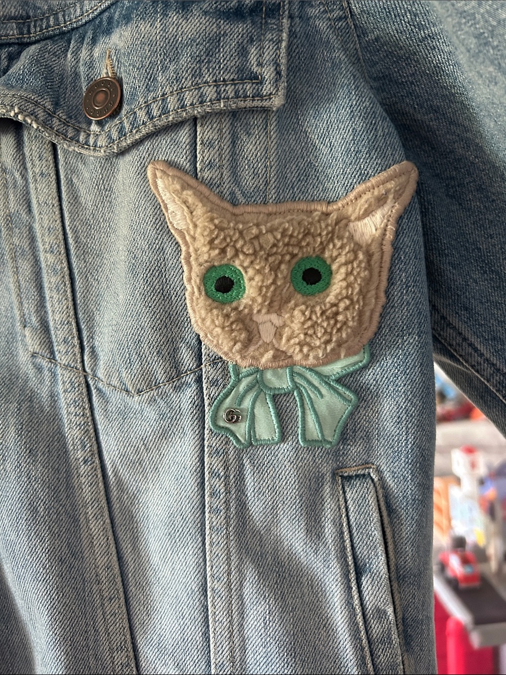 Gucci Light Wash Denim Jacket with Embroidered Cat Patch - Picture 3 of 16